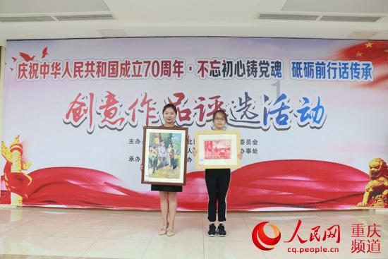 安检口旅客拿错包 包内竟有20万元现金